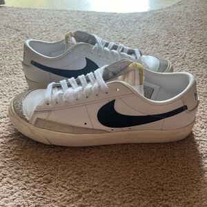 Nike Men’s Vintage ‘77 Blazer Sneaker
